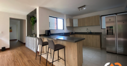 Apartamento para renta ubicado en la transversal inferior en el Poblado Medellín