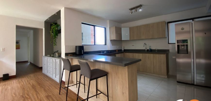 Apartamento para renta ubicado en la transversal inferior en el Poblado Medellín