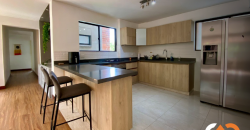 Apartamento para renta ubicado en la transversal inferior en el Poblado Medellín