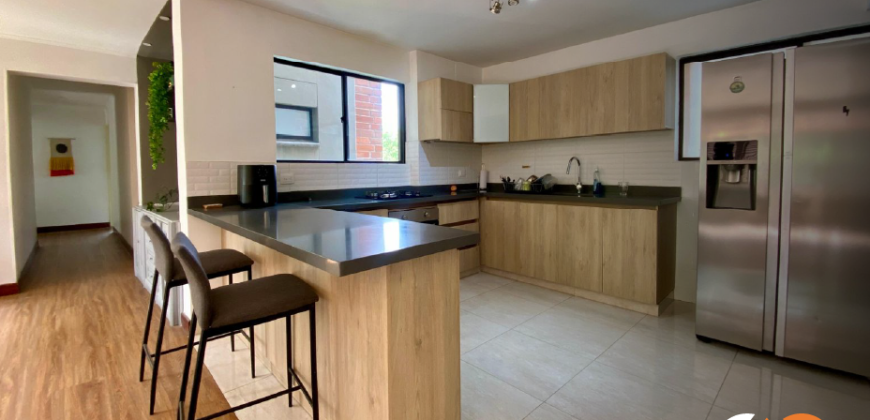 Apartamento para renta ubicado en la transversal inferior en el Poblado Medellín