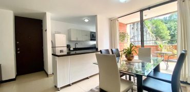 Apartamento ubicado en el sector de Loma del Indio en Medellín