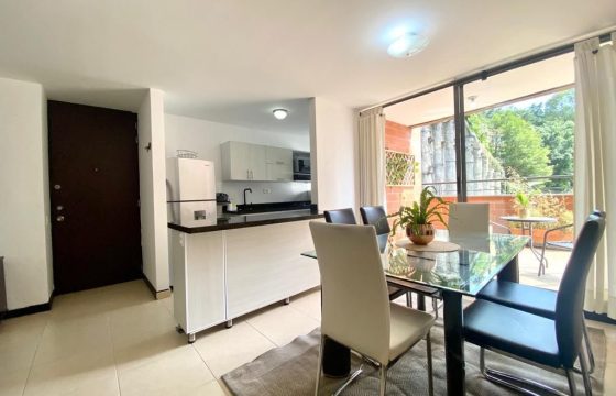 Apartamento ubicado en el sector de Loma del Indio en Medellín